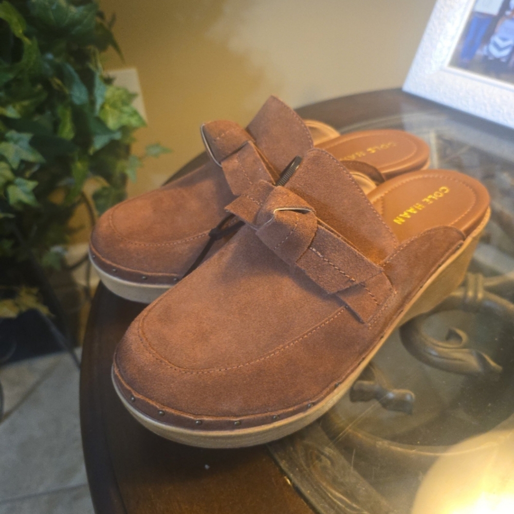 NEW! Cole Haan Brown Suede Mules with Bow Detail 7.5 PRICE IS FIRM - Picture 2 of 8